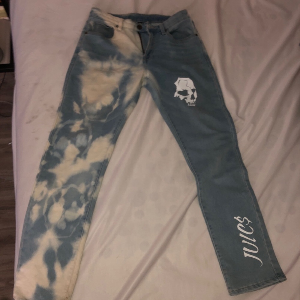 Medium sized graphic jeans from R&B.